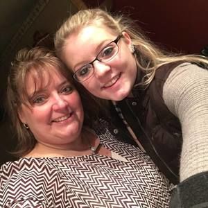 Meet your Posher, Lora